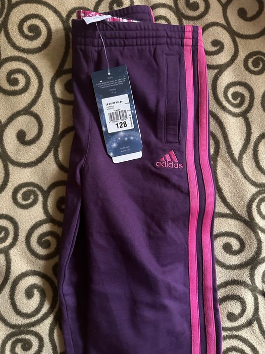 Проются штаны Адидас