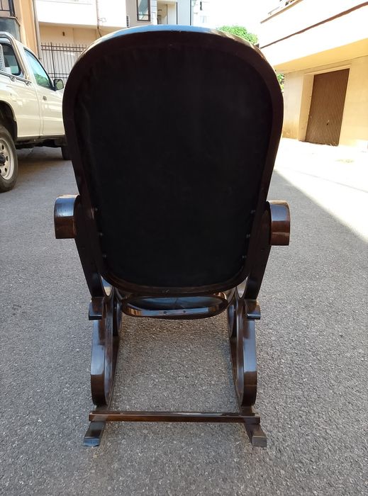 Запазен люлеещ се стол