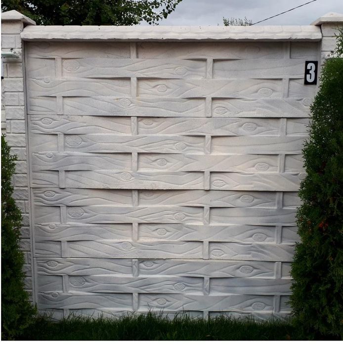 Gard beton din placi prefabricate