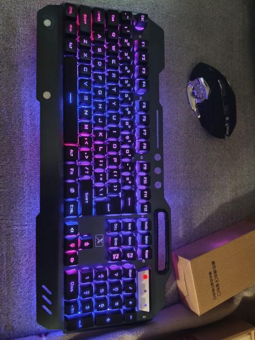 Set Tastatură și Mouse Gaming Wireless 2.4G – LED Backlit, qwerty, Mou