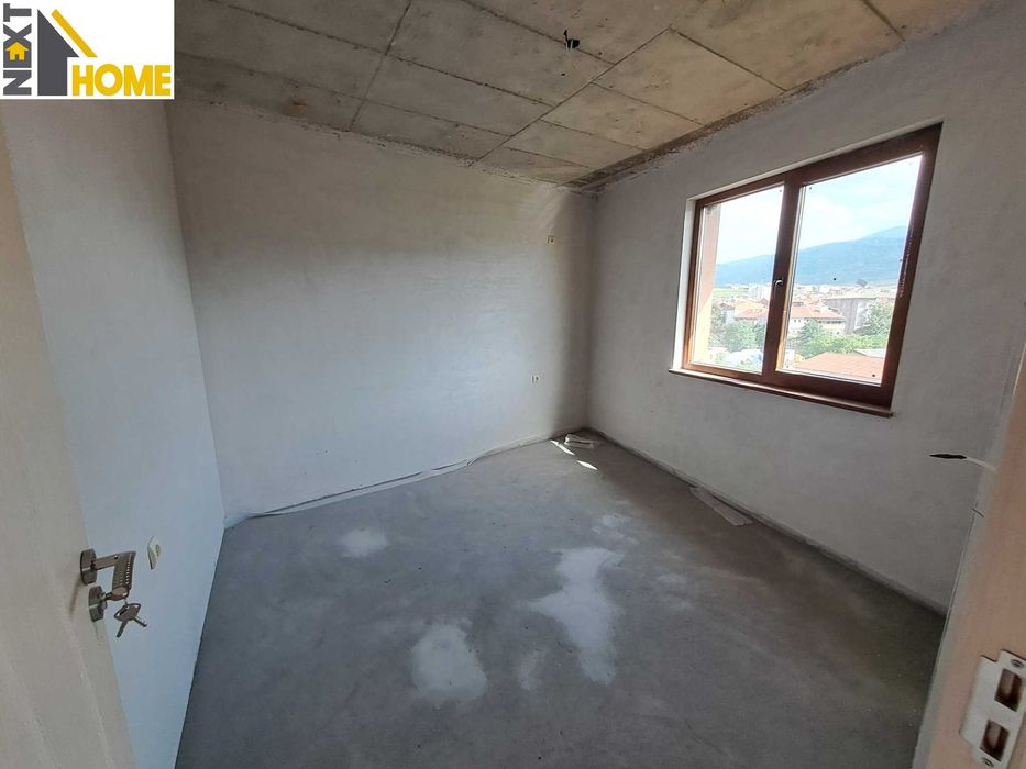 Продава се Четиристаен апартамент в Асеновград - 110 кв.м за 1000 €/кв.м - Снимка #2