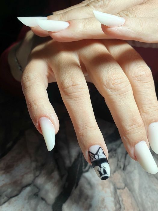 Aplic unghii cu gel sau semi