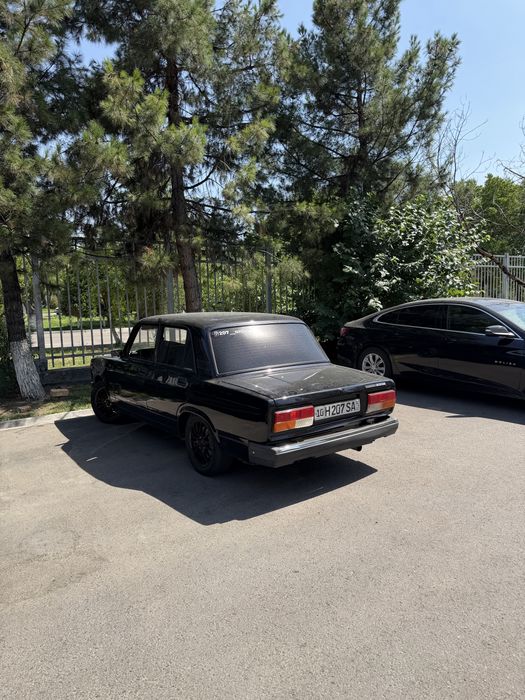 Lada vaz 2107 sotiladi