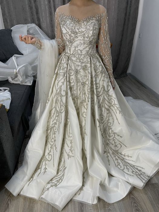 Туй либослари сотилади индийский тошли