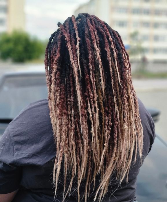 Вплетение дред, кос.