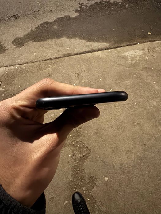 Iphone 11 128Gb qora