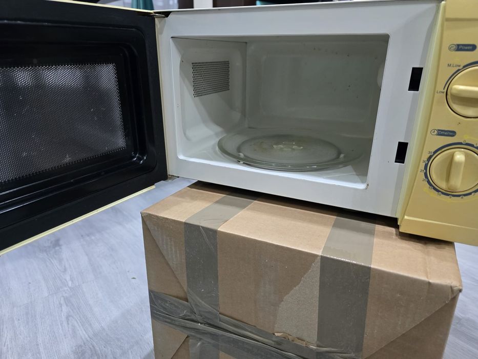 Cuptor cu microunde