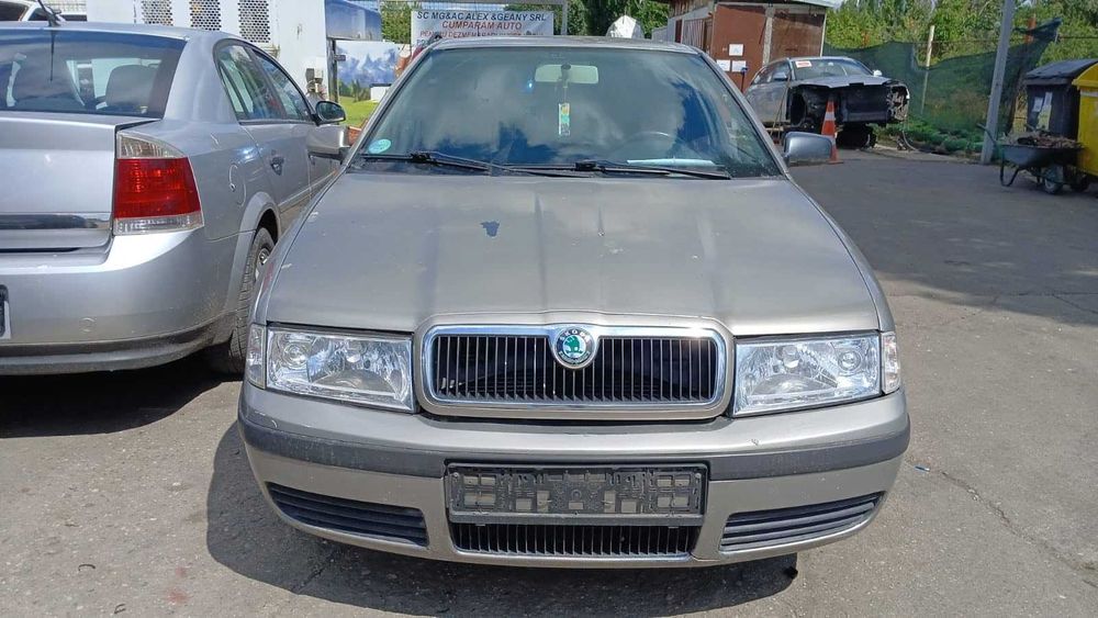Dezmembrez Skoda Octavia 1 -1.6 Benzina Din 2009 - BFQ