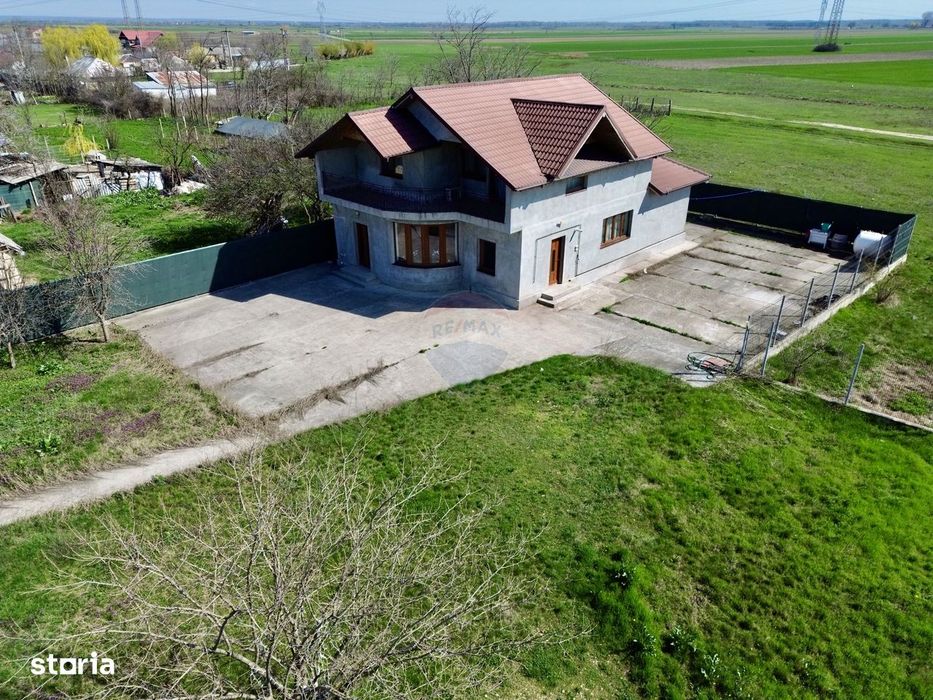 Casă / Vilă cu 5 camere de vânzare Garoafa/Rachitosu