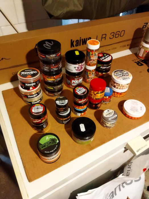 Momeli pescuit diverse 40 cutii . Preti FIX !!!