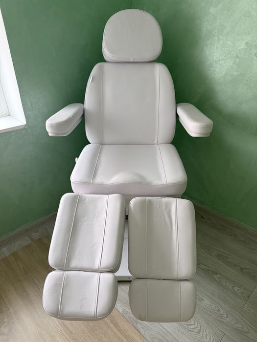 Inchiriem post de pedichiura si/sau manichiura