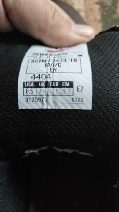 Продам ботинки новые