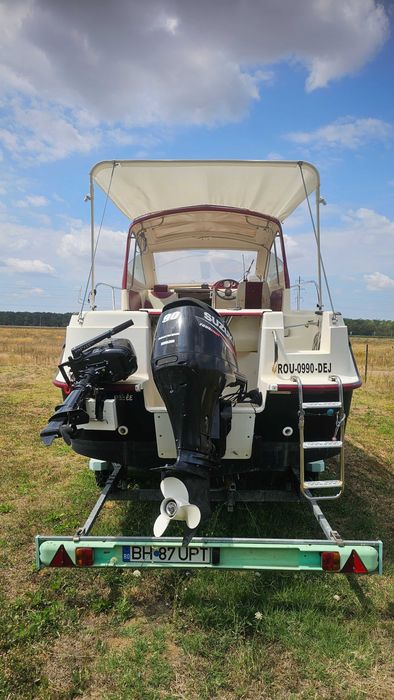 Barca cabinata 6.5m cu motor 90cp 4T si Peridoc inclus
