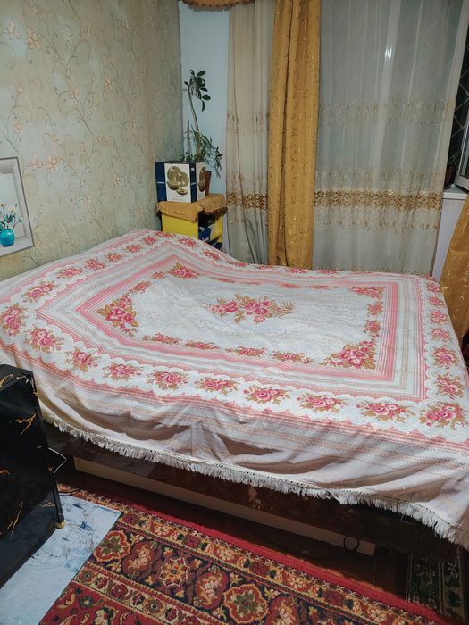 Двухспальная кровать, отдельный