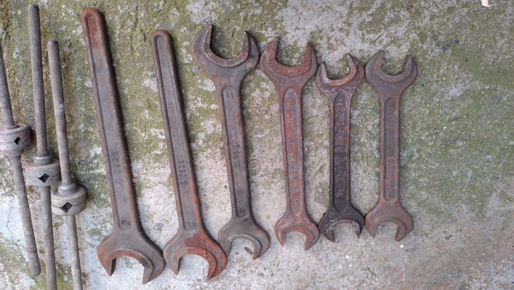 Продавам мелачка за грозде,,,гаечни ключове от 32 до 50