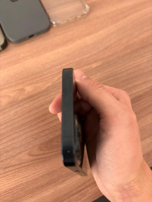 Продам iphone 13