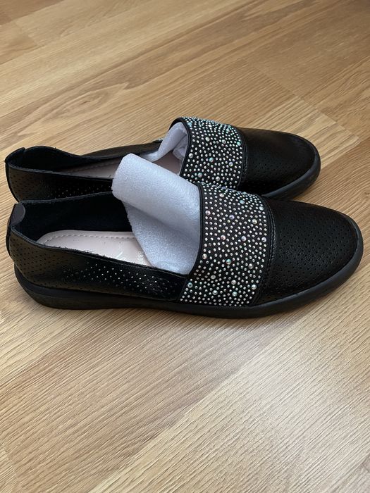 Продам женскую обувь