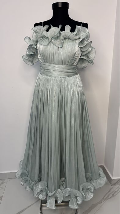 Rochie midi cu detaliu volant NOUA cu etichetă