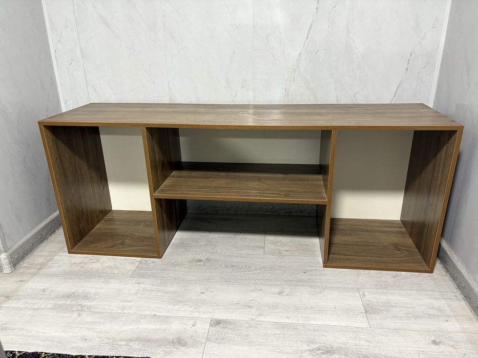 Televizor podstavkasi