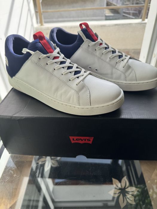 Levis кец бял нов