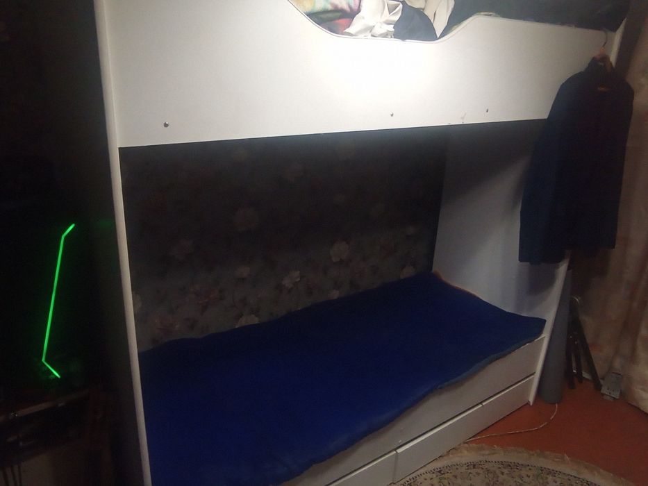 Продам двух ярусную кровать