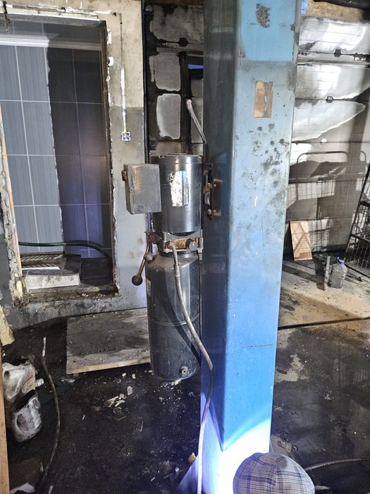 АвтоПодьемники 2 штуки