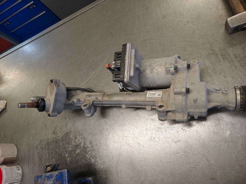 Рейка Tesla Model 3