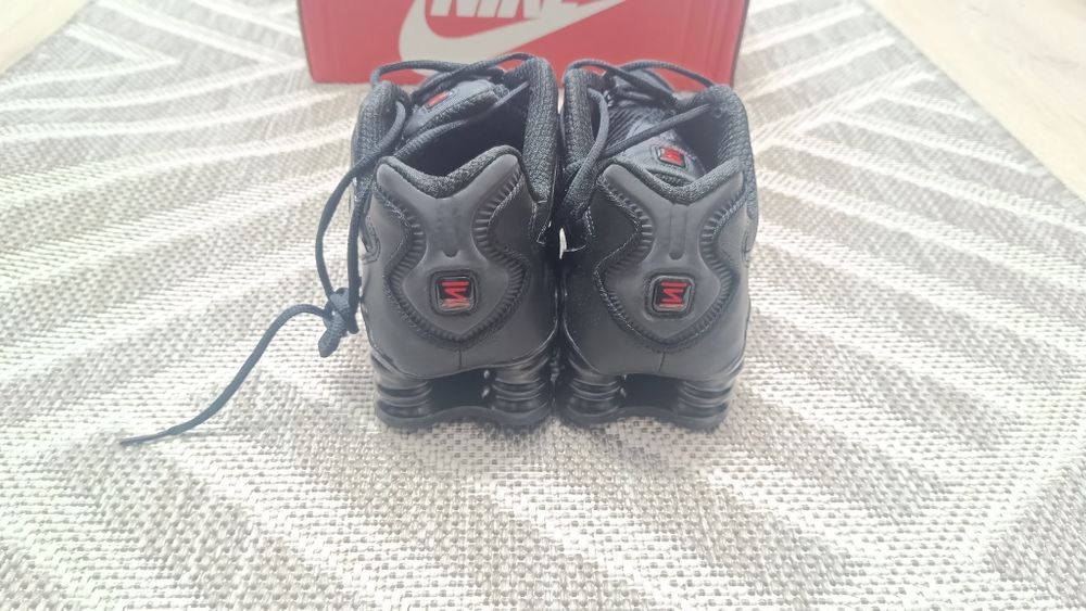 Vând Nike shox negrii mărimea 38