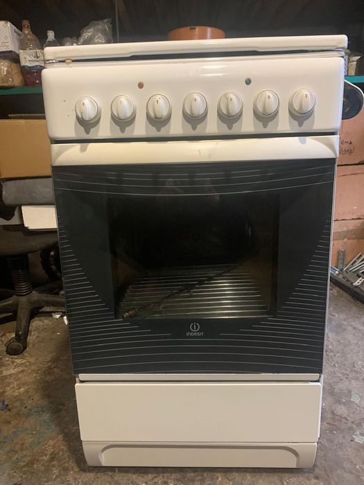 Продам плиту Индезит