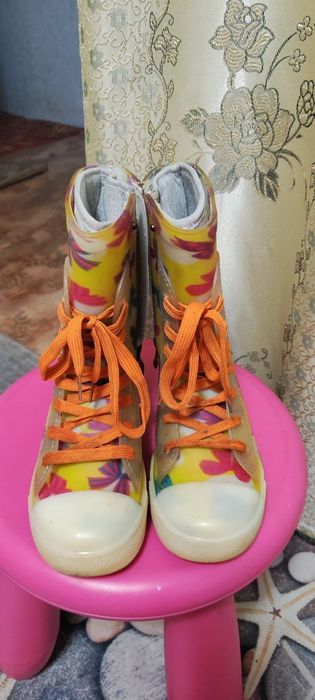 Продам резиновые сапоги детские