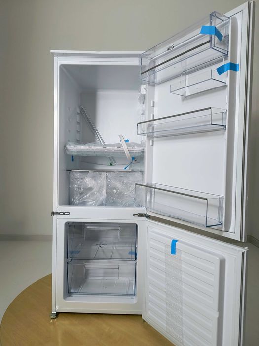 ~ NOU ~ AEG Combină Frigorifică incorporabilă  B304