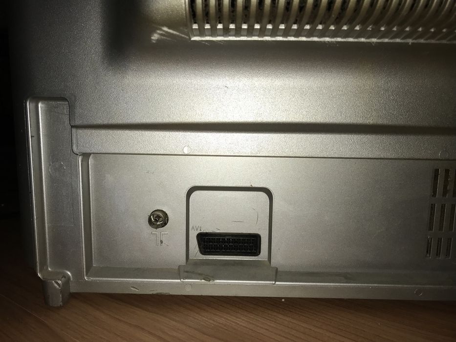 Цветен телевизор Санг