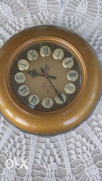 Стар стенен часовник - електро-механичен