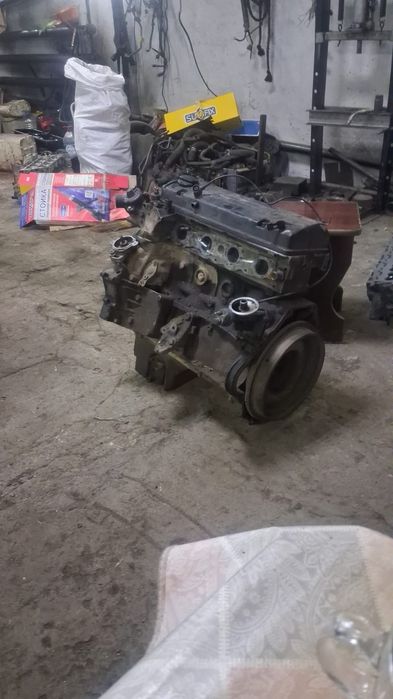 Двигатель М 102, объем 2,3 литра