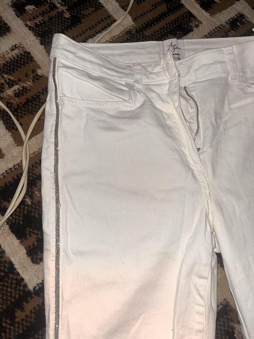 продам белые джинсы качество отличное