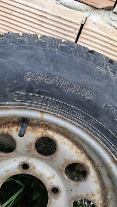 Джанти 15 5х139.7 с гуми 205 70 15