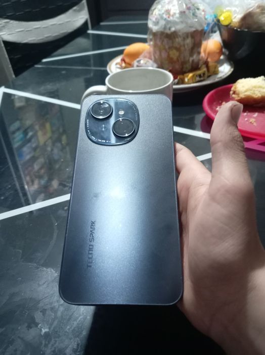 Телефон Tehno spark