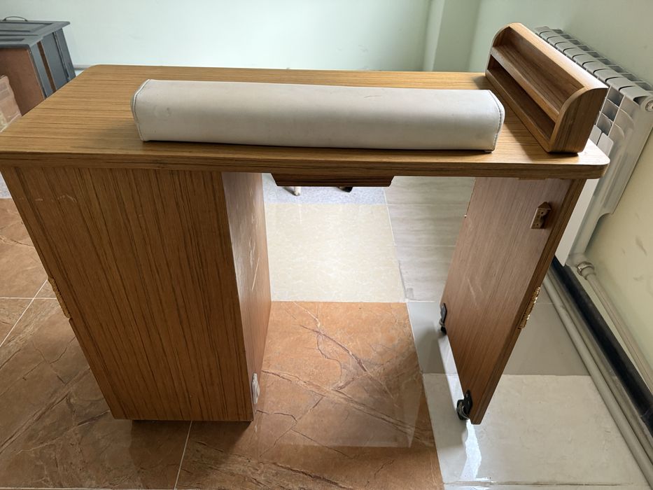 Продам стол маникюрный б/у