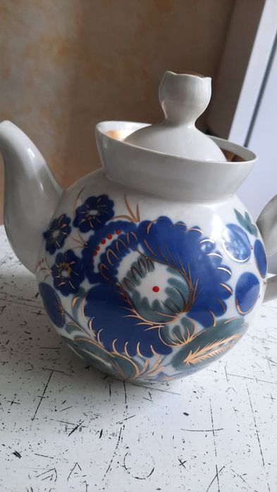 Продам  чайники разные,