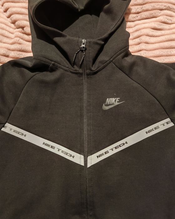 Nike tech fleece reflective