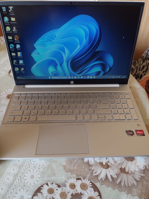Лаптоп HP pavilion топ състояние!