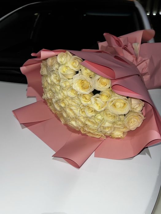 Продам букет белых роз 71 шт