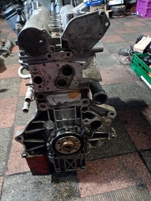 Motor complet fara anexe vw golf 5 vw touran 1.6fsi cod bag