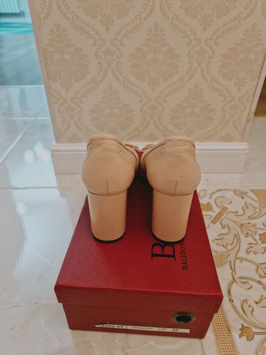 Продам женские туфли