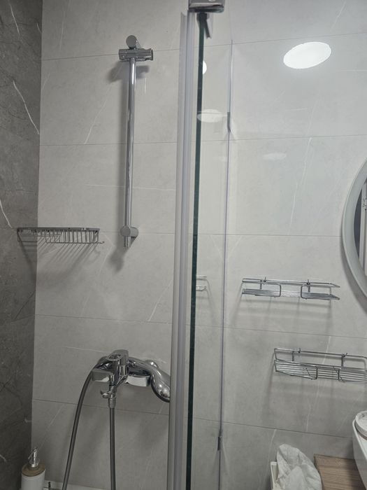 Продам закалённое  стекло для ванной