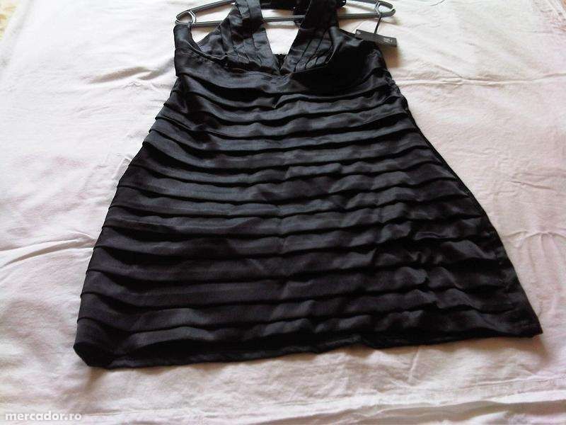 Vand rochie dama eleganta cu eticheta 150 ron