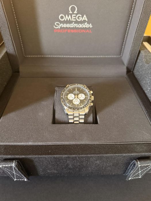 Omega Speedmaster Moonwatch Panda