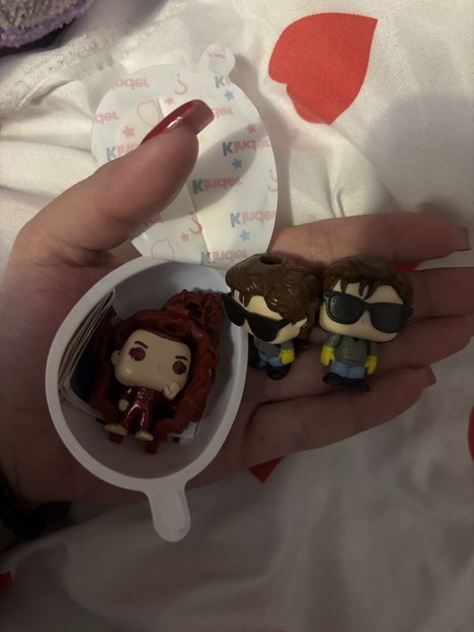 продаю фигурки киндер джой очень странные дела