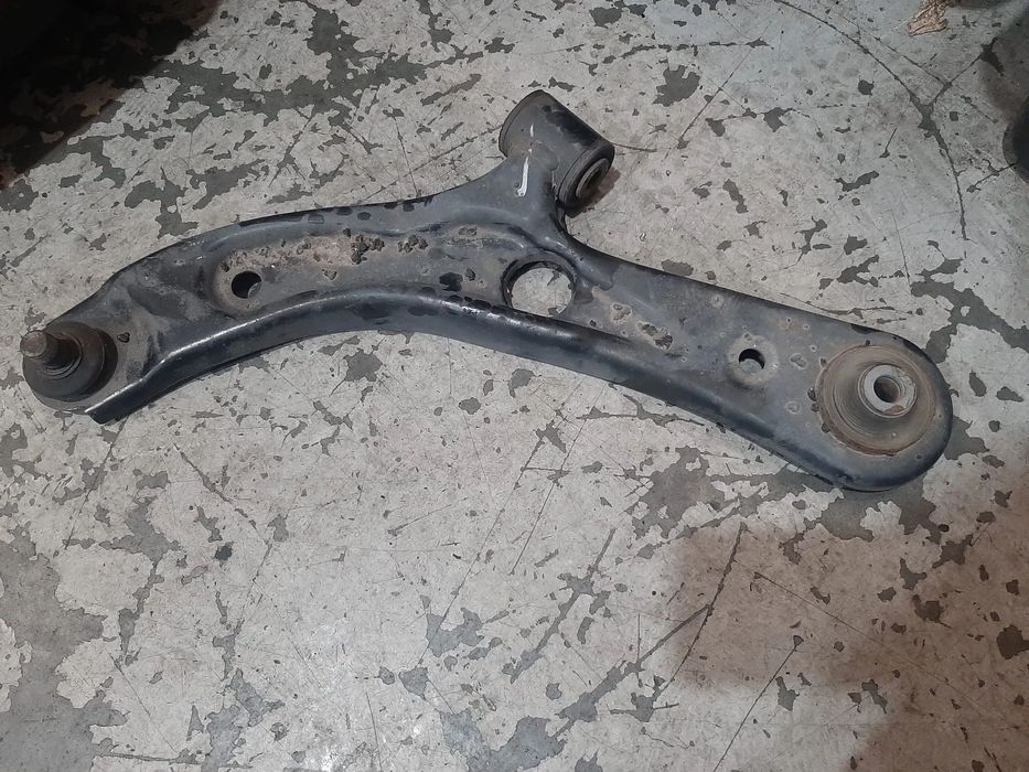 brat bascula stanga fata 1.2b suzuki splash  2009