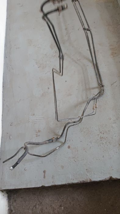 Тръбички за горивото и спирачките на форд фокус 2001-2004 година .